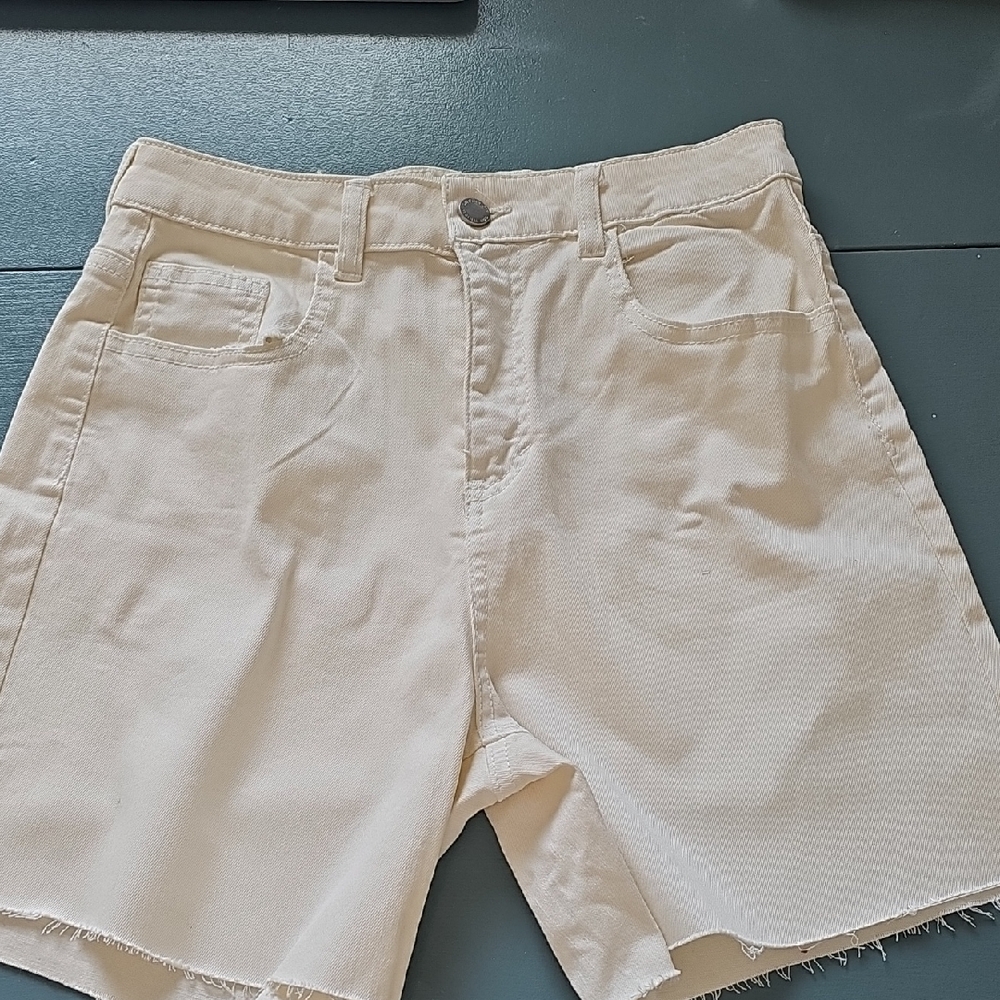 Oat Cut Off Cream Denim Shorts. Size 6. 5 Pocket.
